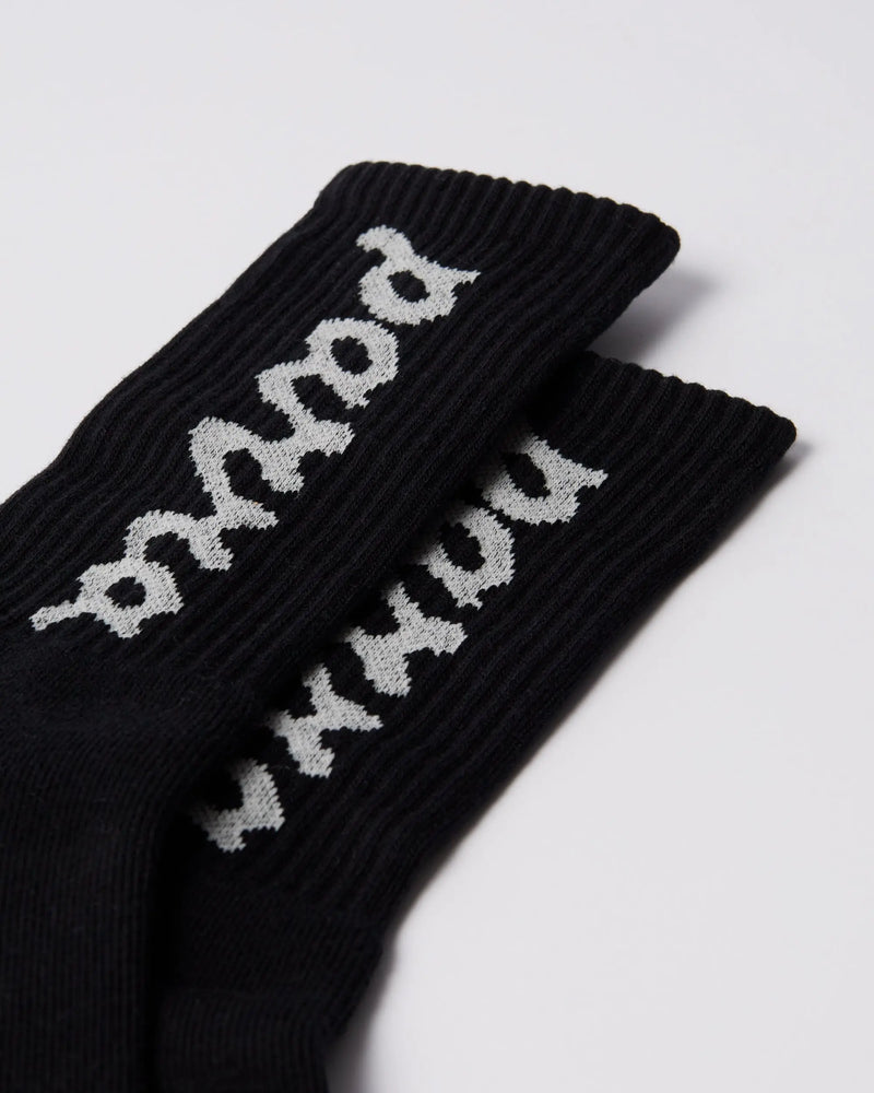 By Parra Lowercase scriptlogo crew socks (Black) By Parra
